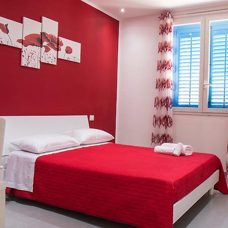 L'Isola Del Sole Bed & Breakfast Castelluzzo Bagian luar foto
