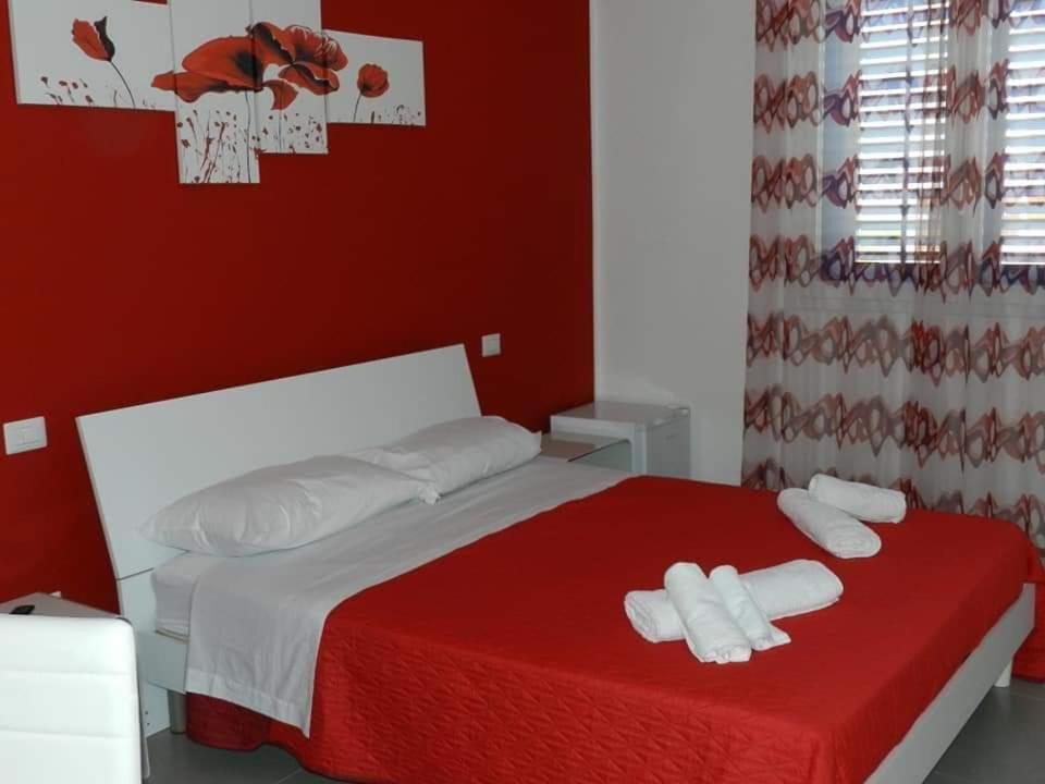 L'Isola Del Sole Bed & Breakfast Castelluzzo Bagian luar foto