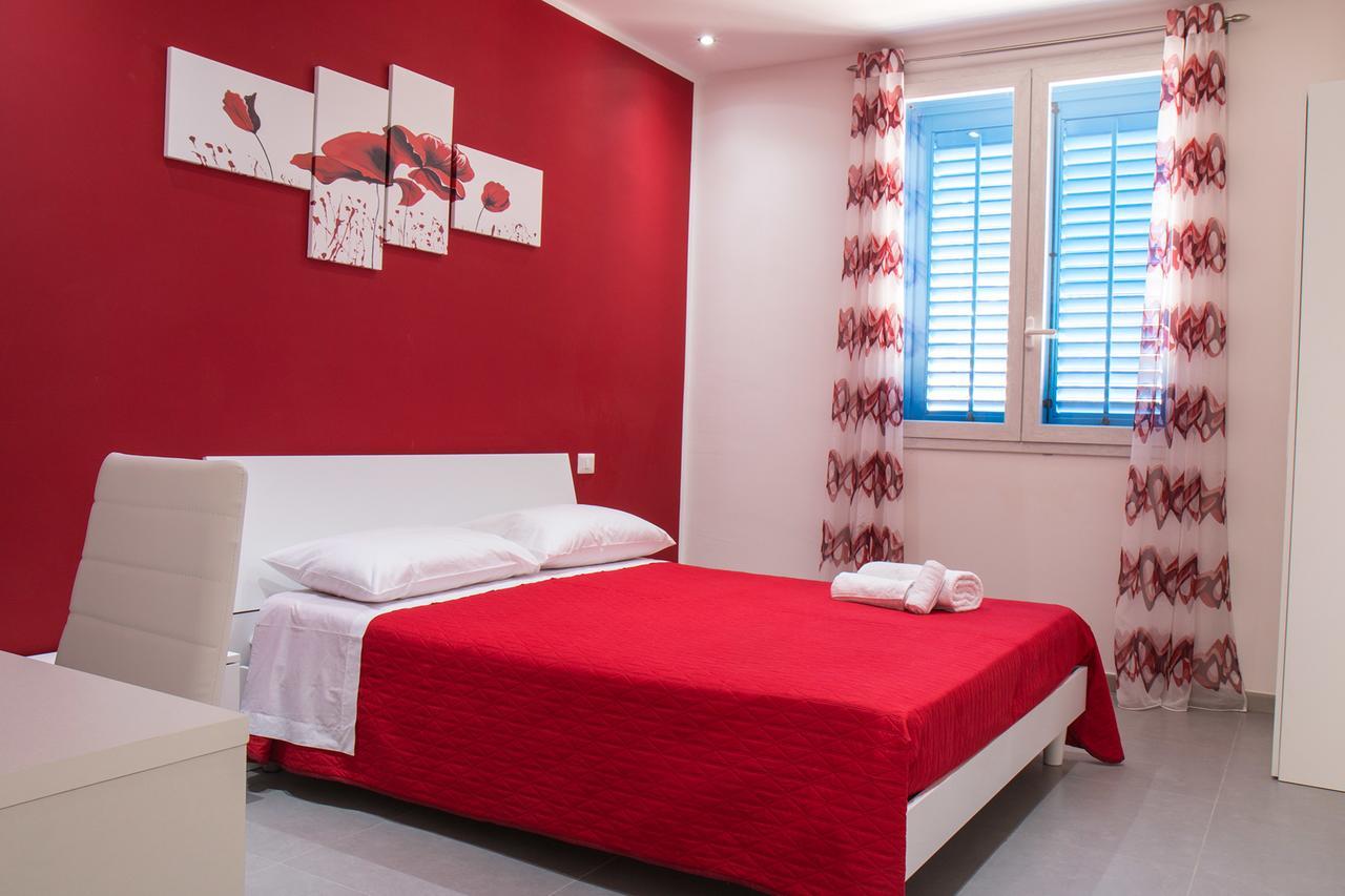 L'Isola Del Sole Bed & Breakfast Castelluzzo Bagian luar foto